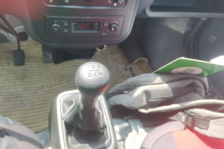 Used Wuling Zhiguang 2023 1.5L Practical Version 5/7 Seats Gear Lever