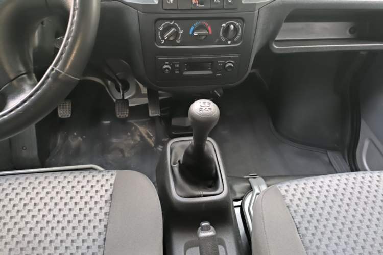 Used Wuling Zhiguang 2023 1.5L Practical Version 5/7 Seats Gear Lever