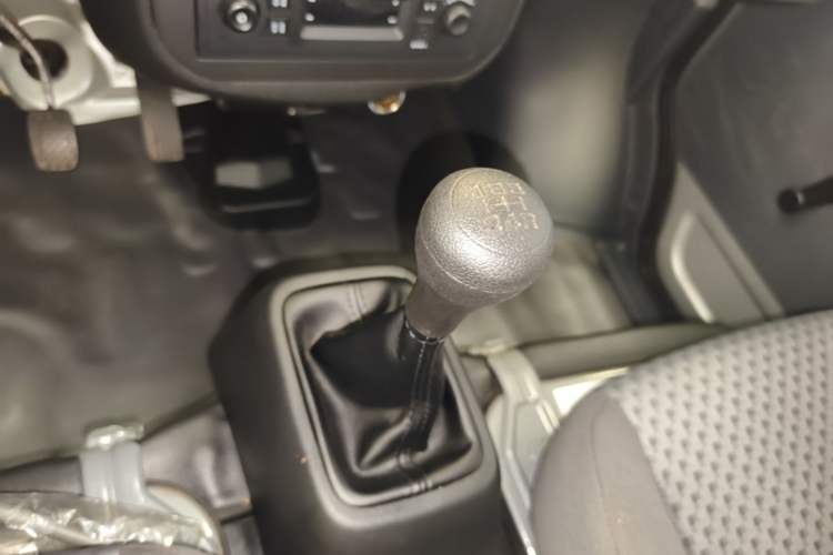 Used Wuling Zhiguang 2023 1.5L Practical Version 5/7 Seats Gear Lever