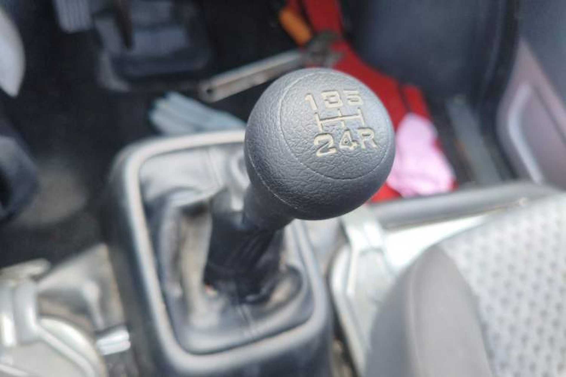 Used Wuling Zhiguang 2023 1.5L Practical Version 5/7 Seats Gear Lever