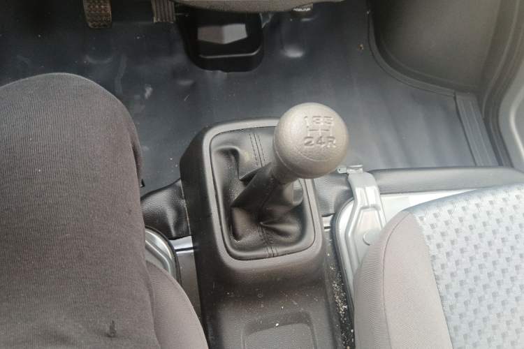 Used Wuling Zhiguang 2023 1.5L Practical Version 5/7 Seats Gear Lever