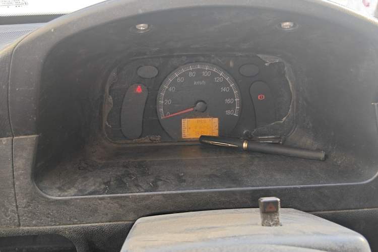 Used Wuling Zhiguang 2023 1.5L Utility Version with Enclosed Windows 2 Seats Instrument Cluster