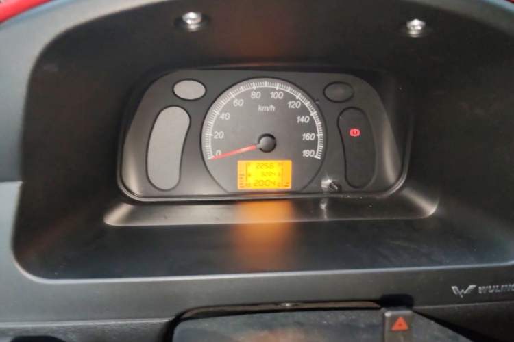 Used Wuling Zhiguang 2023 1.5L Practical Version 5/7 Seats Instrument Cluster