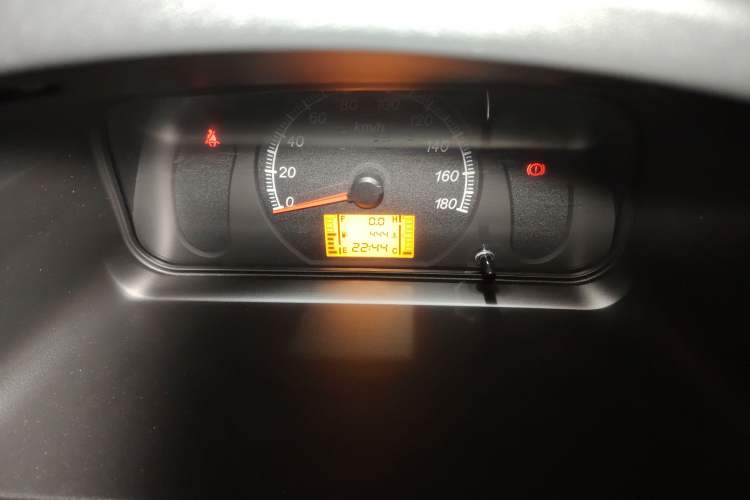 Used Wuling Zhiguang 2023 1.5L Practical Version 5/7 Seats Instrument Cluster