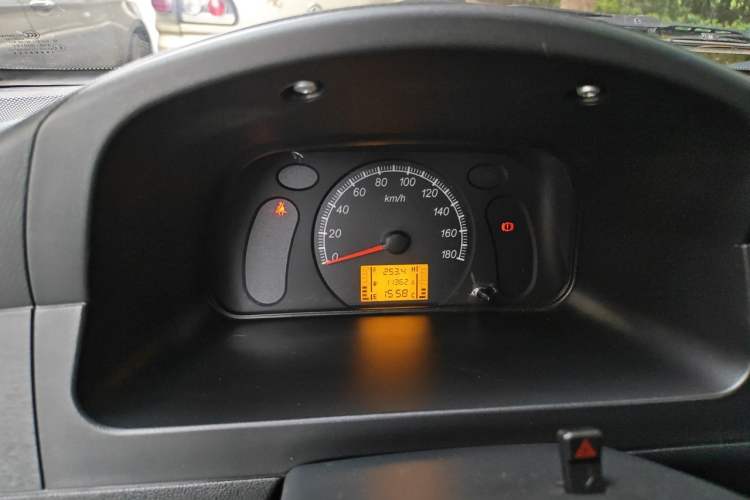 Used Wuling Zhiguang 2023 1.5L Practical Version 5/7 Seats Instrument Cluster