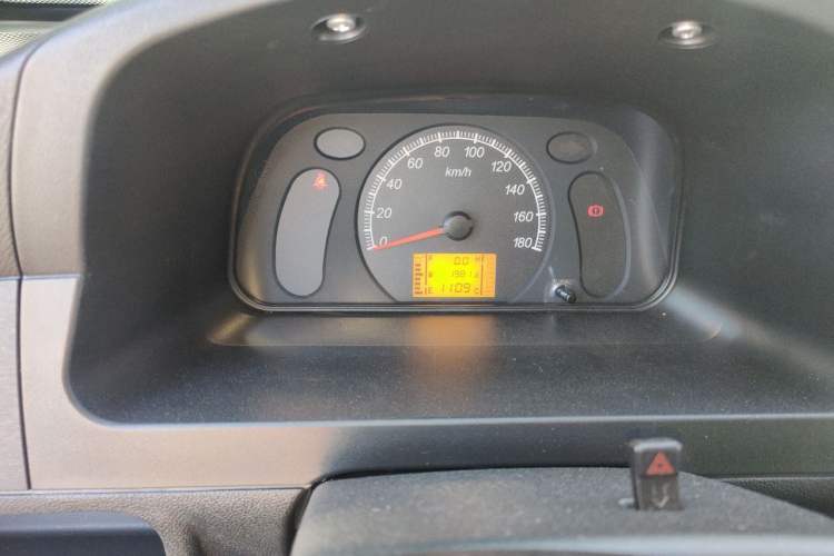 Used Wuling Zhiguang 2023 1.5L Practical Version 5/7 Seats Instrument Cluster