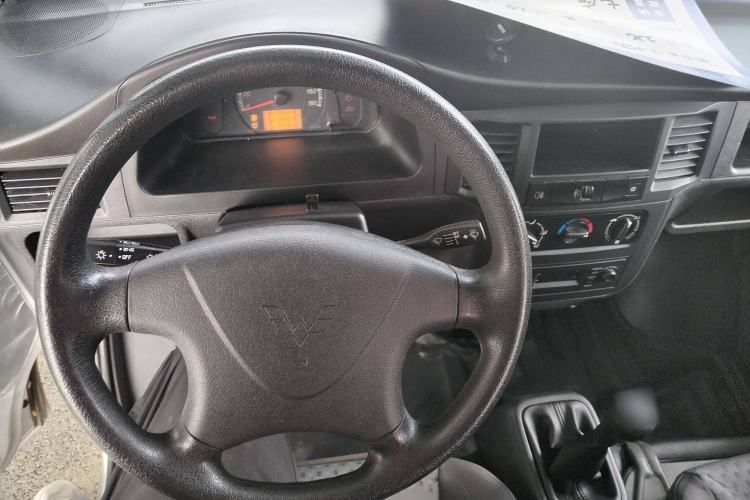 Used Wuling Zhiguang 2023 1.5L Practical Version 5/7 Seats Interior 1