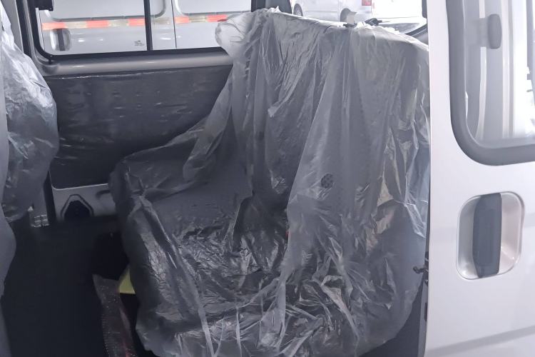 Used Wuling Zhiguang 2023 1.5L Practical Version 5/7 Seats Interior 1