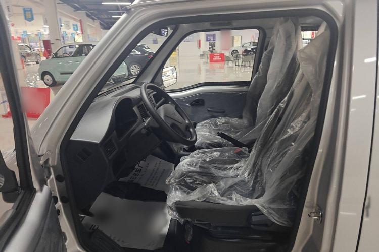 Used Wuling Zhiguang 2023 1.5L Practical Version 5/7 Seats Interior 1
