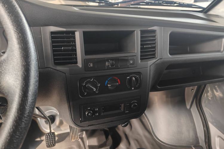 Used Wuling Zhiguang 2023 1.5L Practical Version 5/7 Seats Interior 1