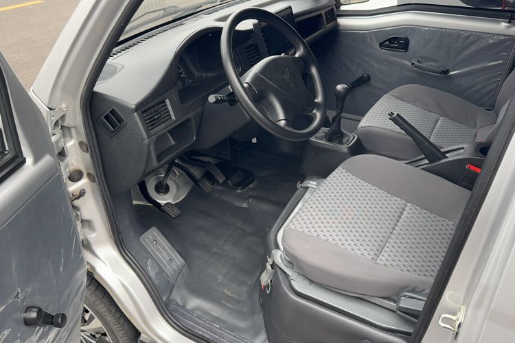 Used Wuling Zhiguang 2023 1.5L Practical Version 5/7 Seats Interior 1
