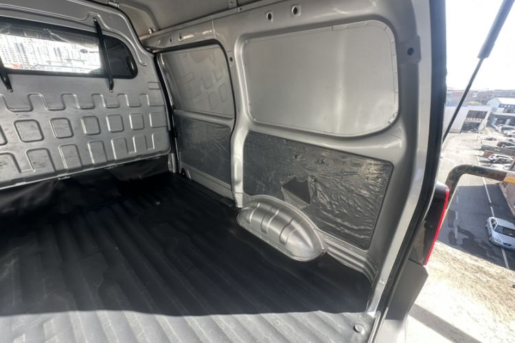 Used Wuling Zhiguang 2023 1.5L Utility Version with Enclosed Windows 2 Seats Interior 10