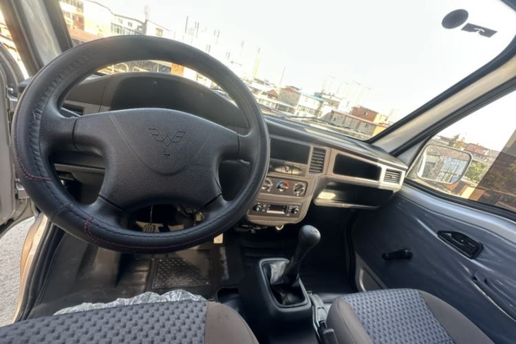 Used Wuling Zhiguang 2023 1.5L Utility Version with Enclosed Windows 2 Seats Interior 11