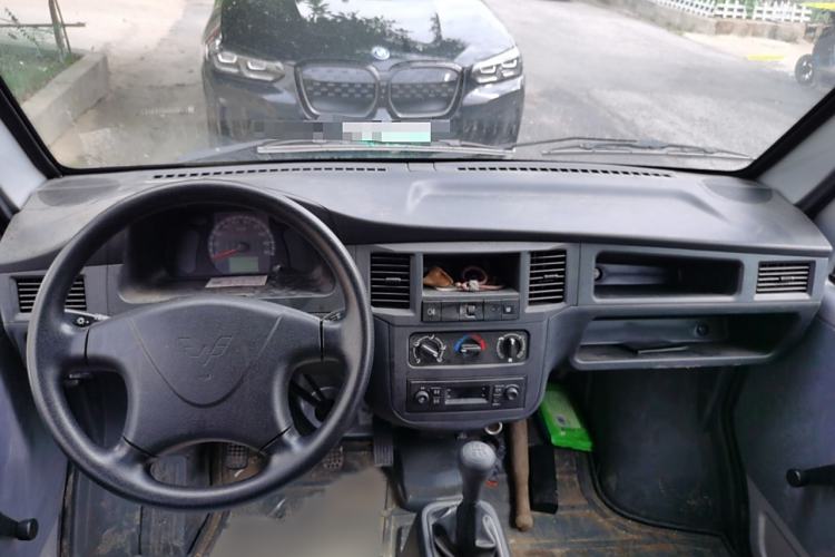 Used Wuling Zhiguang 2023 1.5L Practical Version 5/7 Seats Interior 2