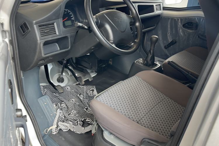Used Wuling Zhiguang 2023 1.5L Utility Version with Enclosed Windows 2 Seats Interior 2