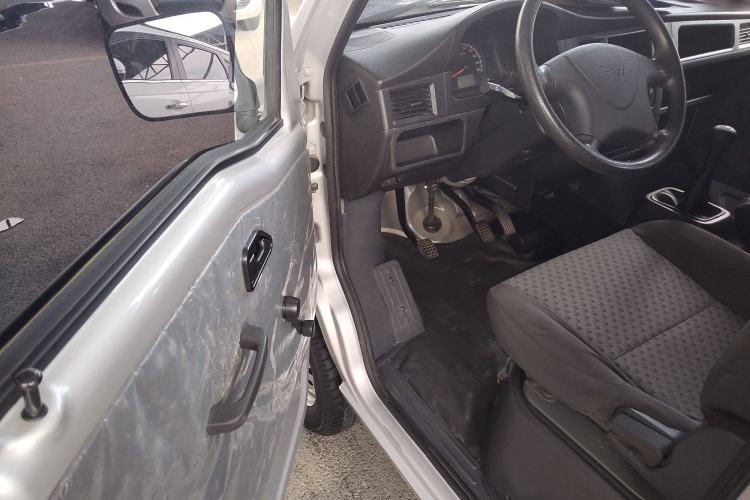Used Wuling Zhiguang 2023 1.5L Practical Version 5/7 Seats Interior 2