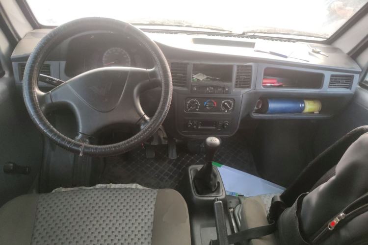 Used Wuling Zhiguang 2023 1.5L Practical Version 5/7 Seats Interior 2