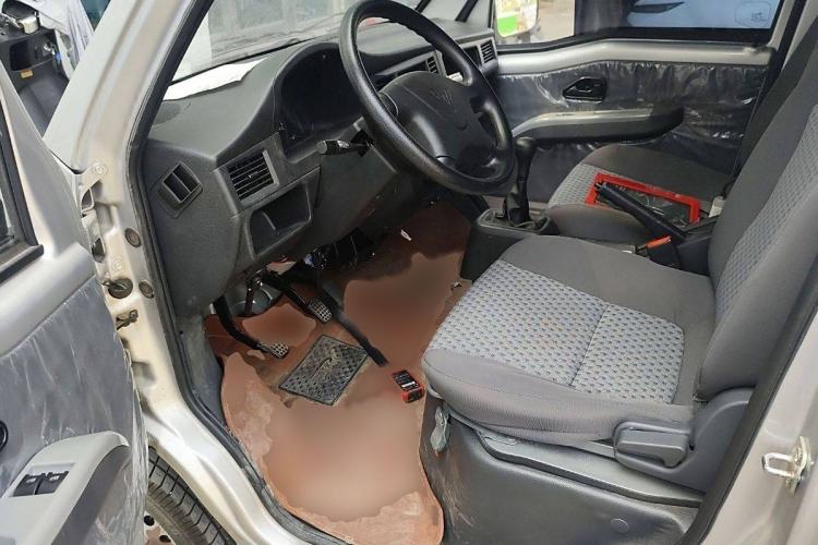 Used Wuling Zhiguang 2023 1.5L Practical Version 5/7 Seats Interior 2