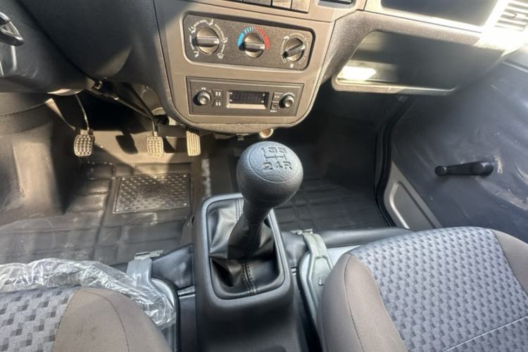 Used Wuling Zhiguang 2023 1.5L Utility Version with Enclosed Windows 2 Seats Interior 2