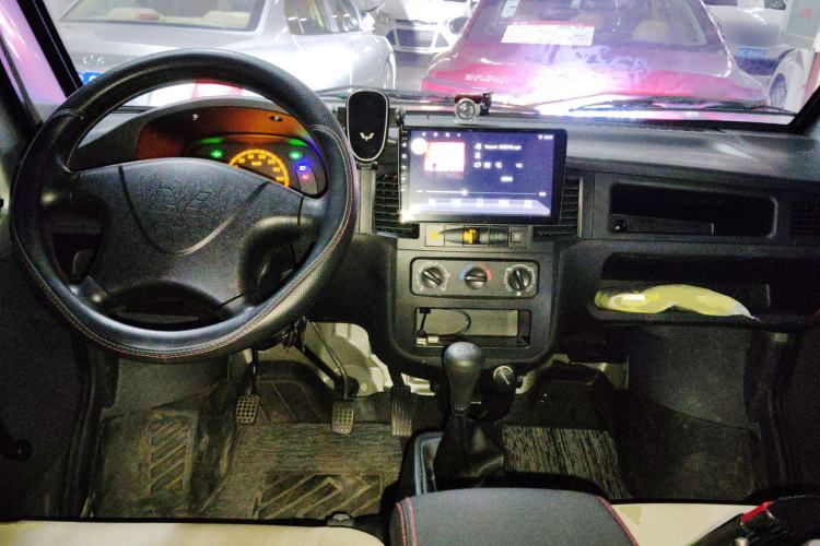 Used Wuling Zhiguang 2023 1.5L Practical Version 5/7 Seats Interior 2