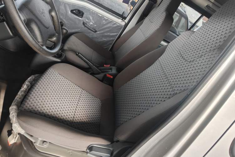 Used Wuling Zhiguang 2023 1.5L Practical Version 5/7 Seats Interior 2