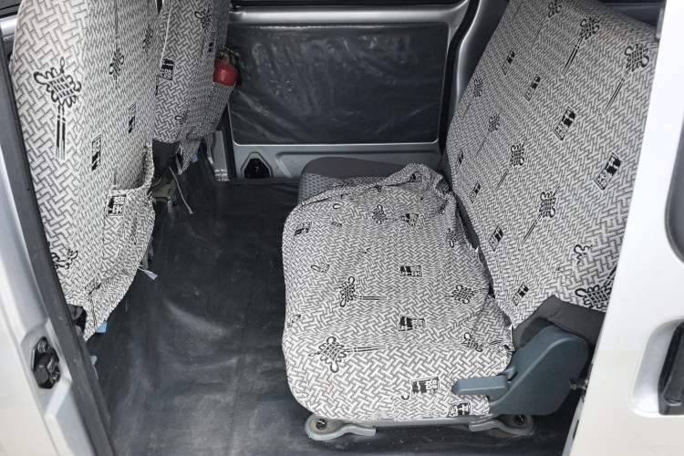 Used Wuling Zhiguang 2023 1.5L Practical Version 5/7 Seats Interior 2