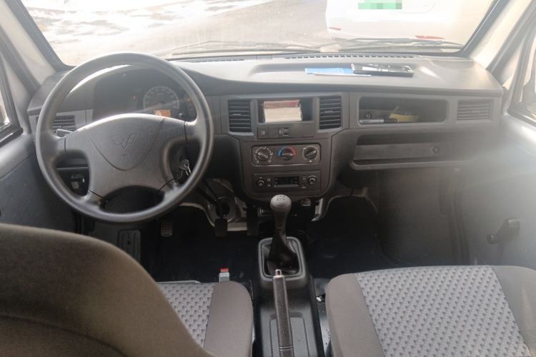 Used Wuling Zhiguang 2023 1.5L Practical Version 5/7 Seats Interior 2