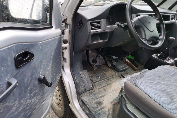 Used Wuling Zhiguang 2023 1.5L Practical Version 5/7 Seats Interior 3