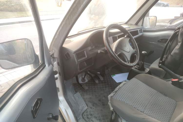 Used Wuling Zhiguang 2023 1.5L Practical Version 5/7 Seats Interior 3
