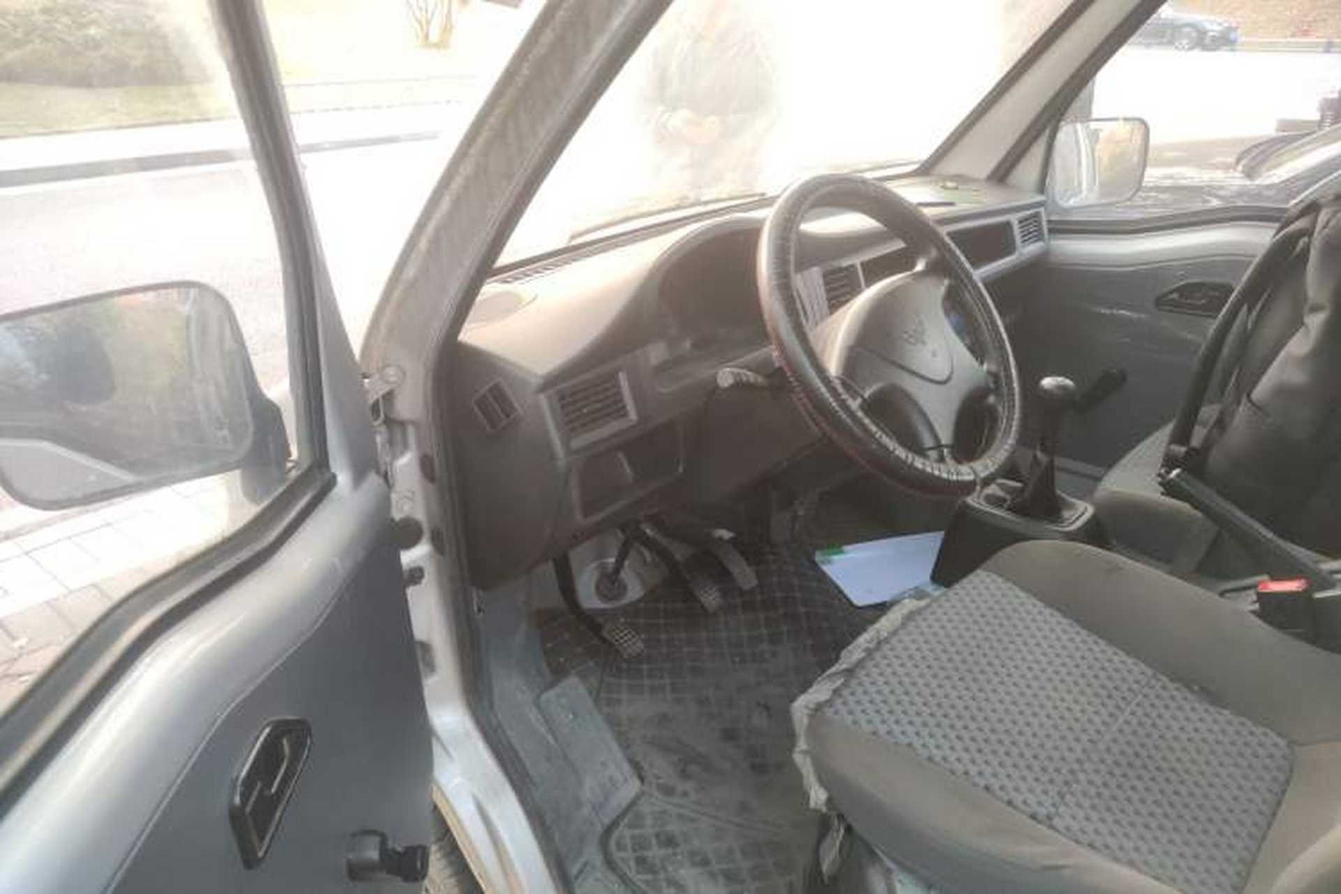 Used Wuling Zhiguang 2023 1.5L Practical Version 5/7 Seats Interior 3
