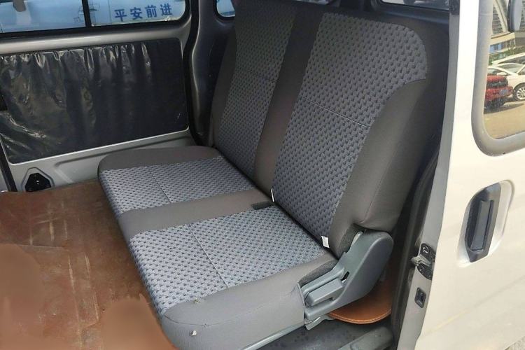 Used Wuling Zhiguang 2023 1.5L Practical Version 5/7 Seats Interior 3
