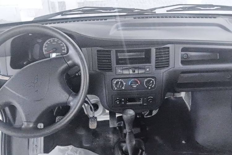 Used Wuling Zhiguang 2023 1.5L Practical Version 5/7 Seats Interior 3
