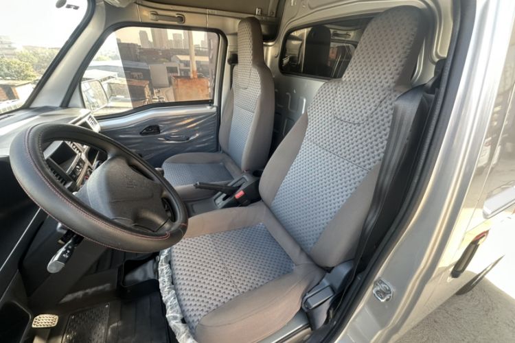 Used Wuling Zhiguang 2023 1.5L Utility Version with Enclosed Windows 2 Seats Interior 3