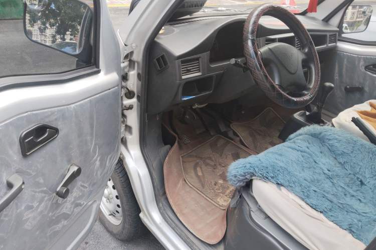 Used Wuling Zhiguang 2023 1.5L Practical Version 5/7 Seats Interior 3