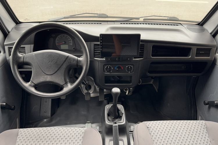 Used Wuling Zhiguang 2023 1.5L Practical Version 5/7 Seats Interior 3