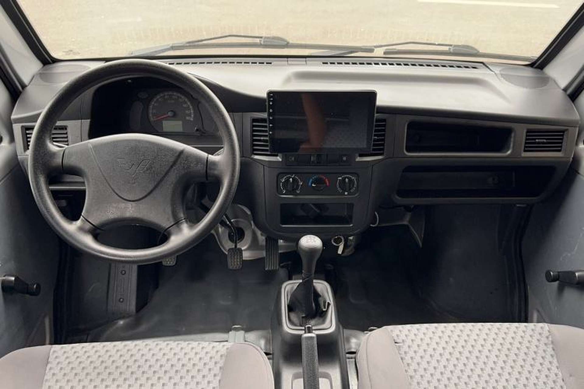 Used Wuling Zhiguang 2023 1.5L Practical Version 5/7 Seats Interior 3