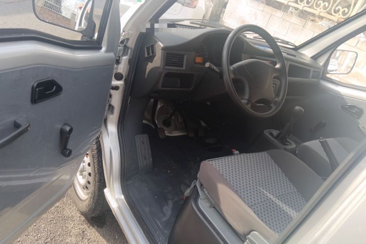 Used Wuling Zhiguang 2023 1.5L Practical Version 5/7 Seats Interior 3