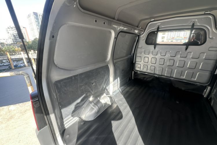 Used Wuling Zhiguang 2023 1.5L Utility Version with Enclosed Windows 2 Seats Interior 4