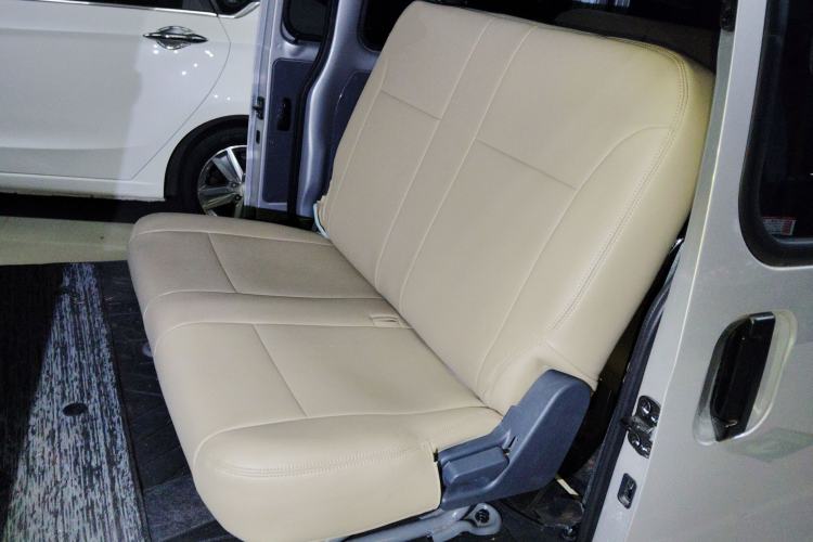Used Wuling Zhiguang 2023 1.5L Practical Version 5/7 Seats Interior 4