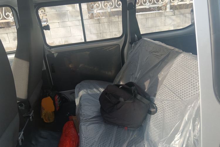 Used Wuling Zhiguang 2023 1.5L Practical Version 5/7 Seats Interior 4