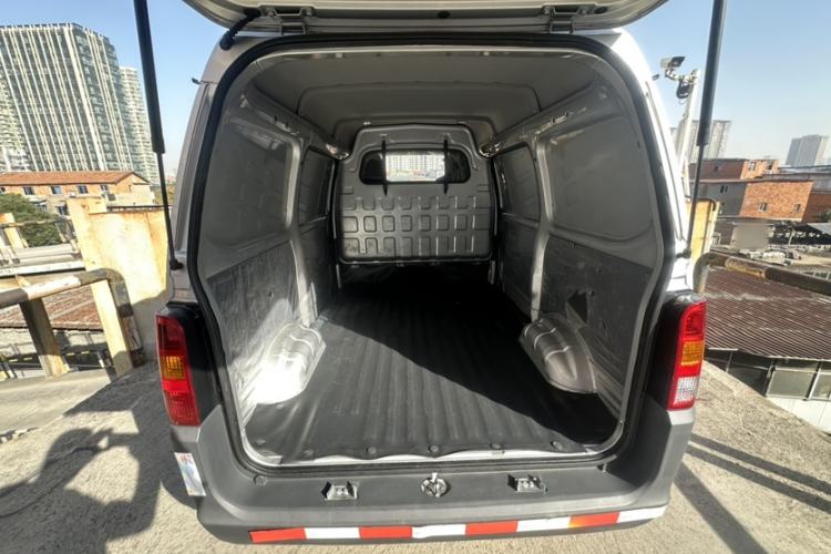 Used Wuling Zhiguang 2023 1.5L Utility Version with Enclosed Windows 2 Seats Interior 5