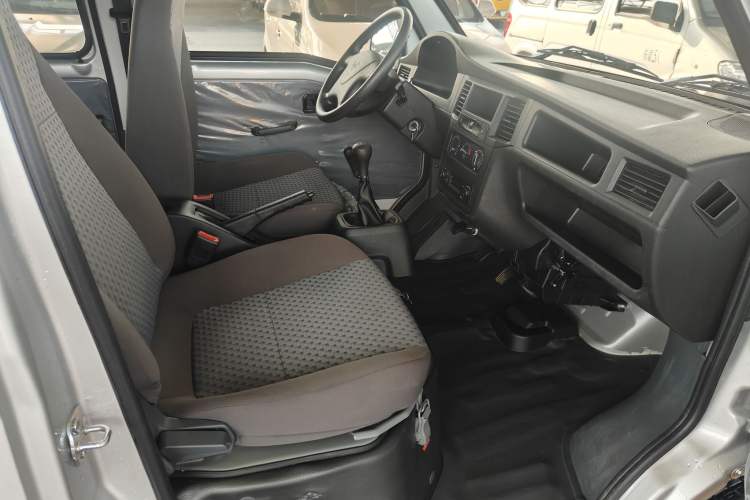 Used Wuling Zhiguang 2023 1.5L Practical Version 5/7 Seats Interior 5