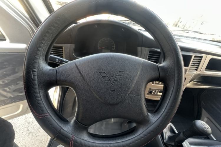 Used Wuling Zhiguang 2023 1.5L Utility Version with Enclosed Windows 2 Seats Interior 6