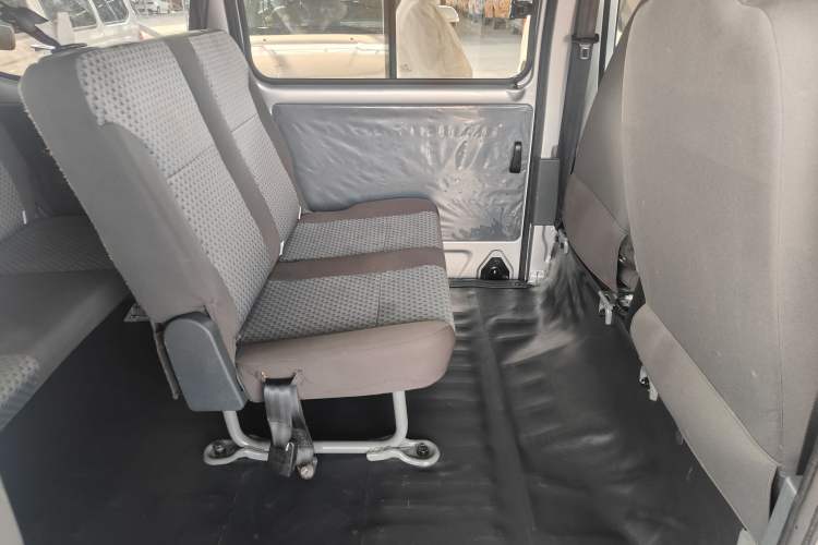 Used Wuling Zhiguang 2023 1.5L Practical Version 5/7 Seats Interior 6
