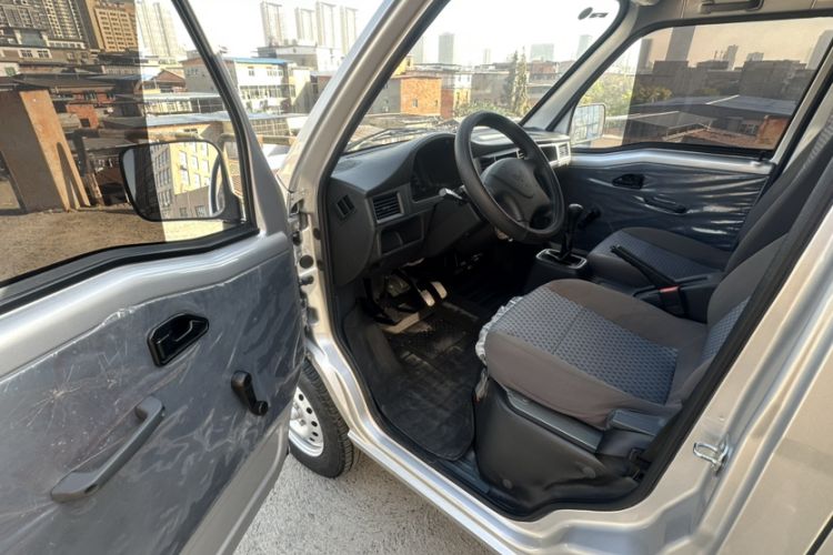 Used Wuling Zhiguang 2023 1.5L Utility Version with Enclosed Windows 2 Seats Interior 8