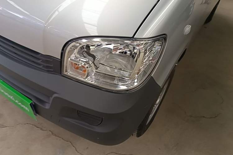 Used Wuling Zhiguang 2023 1.5L Practical Version 5/7 Seats Left Front Headlight