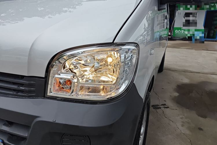 Used Wuling Zhiguang 2023 1.5L Practical Version 5/7 Seats Left Front Headlight
