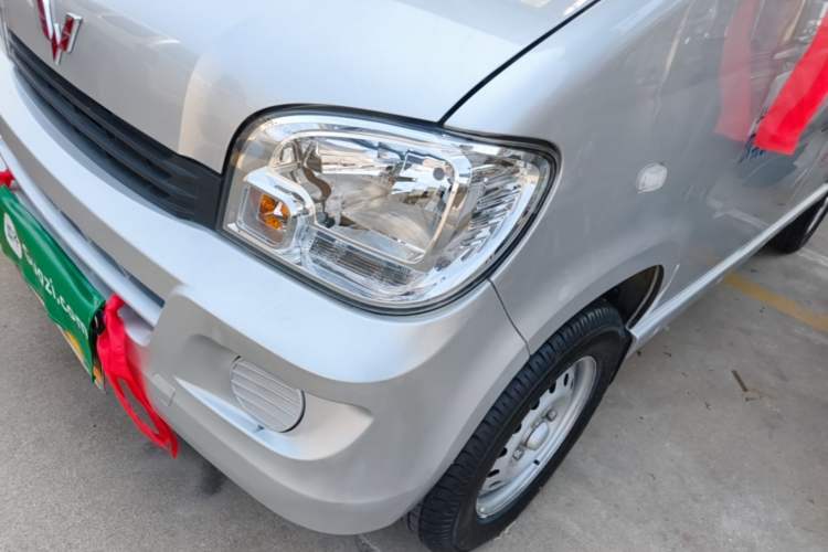 Used Wuling Zhiguang 2023 1.5L Practical Version 5/7 Seats Left Front Headlight