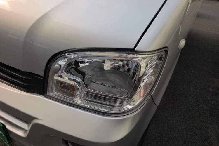 Used Wuling Zhiguang 2023 1.5L Practical Version 5/7 Seats Left Front Headlight