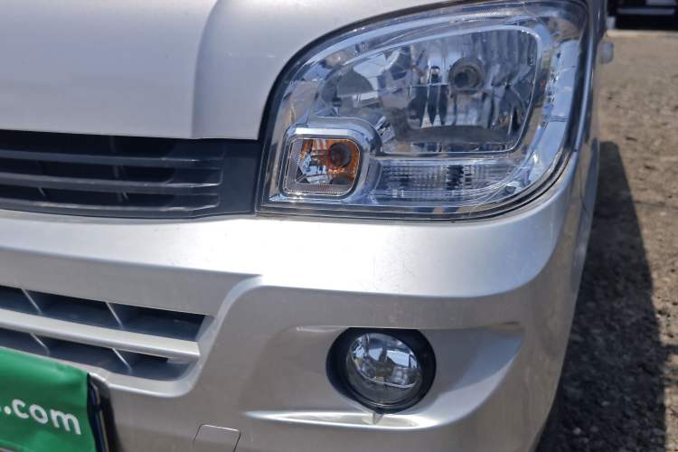 Used Wuling Zhiguang 2023 1.5L Practical Version 5/7 Seats Left Front Headlight